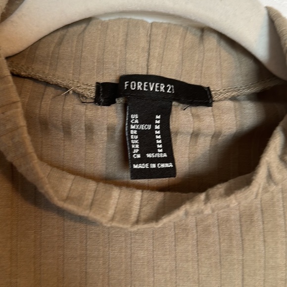 Forever 21 Matching lounge set in Olive green. Size M. - Picture 3 of 4